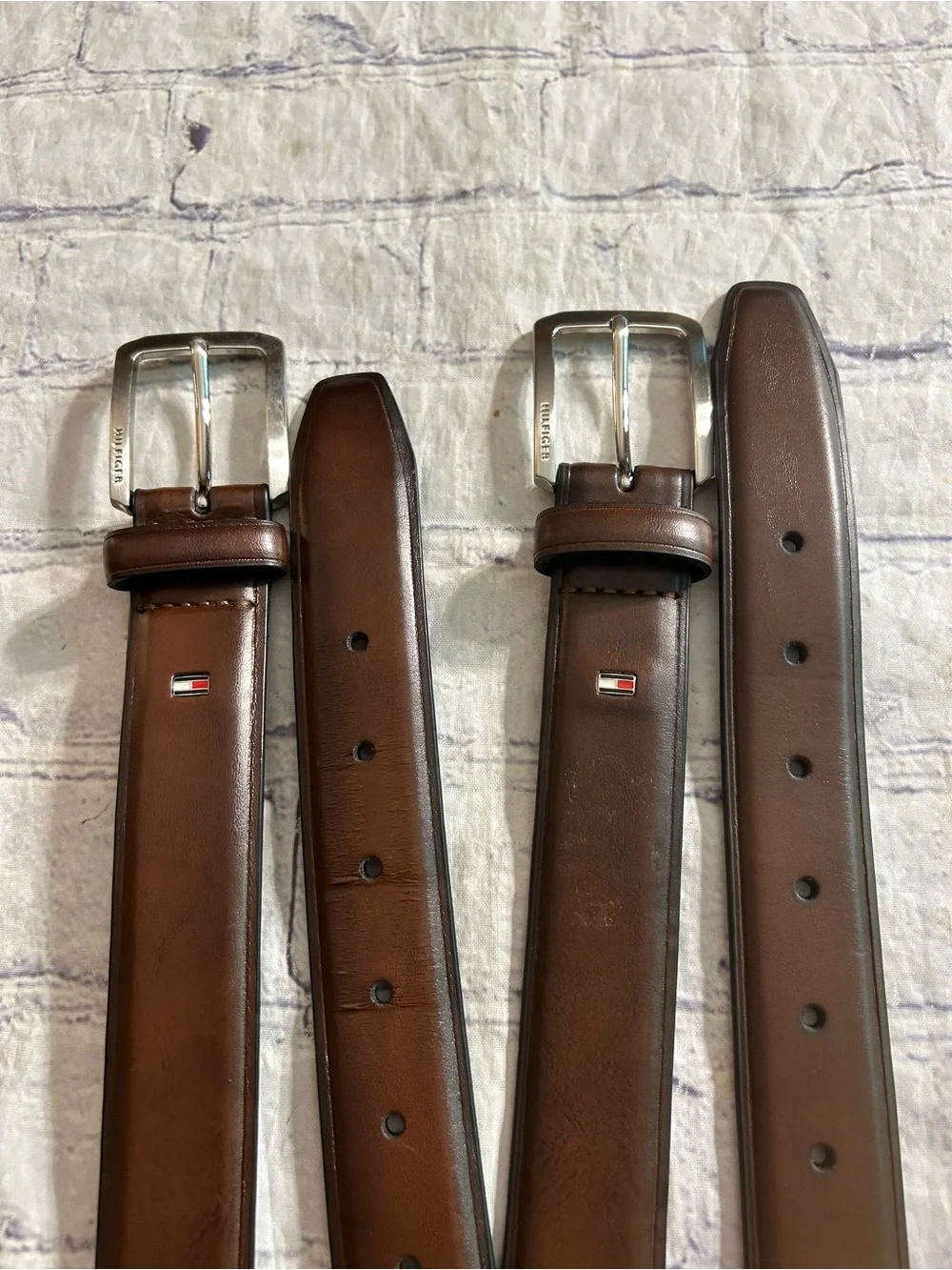 TOMMY HILFIGER LOT OF (2) BROWN COATED LEATHER FAUX LEATHER LING STRIPPED 38